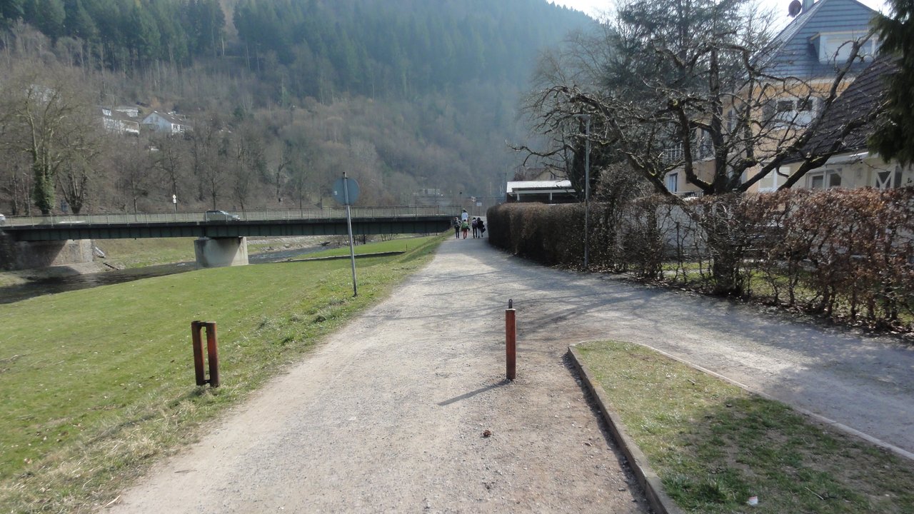 Weg entlang der Kinzig