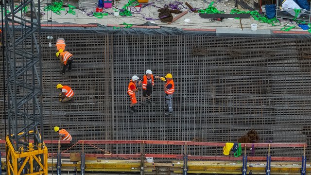 Arbeiter auf der Baustelle des Tunnel Röhrenberg