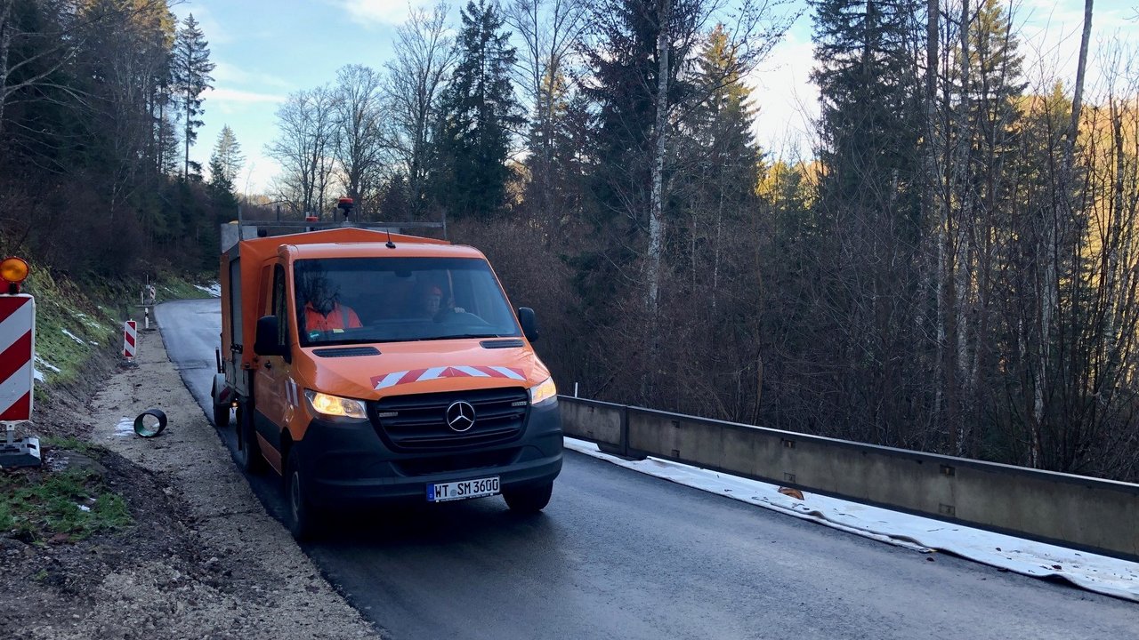 Provisorium an der L 170 in der Wutachschlucht wird angebracht