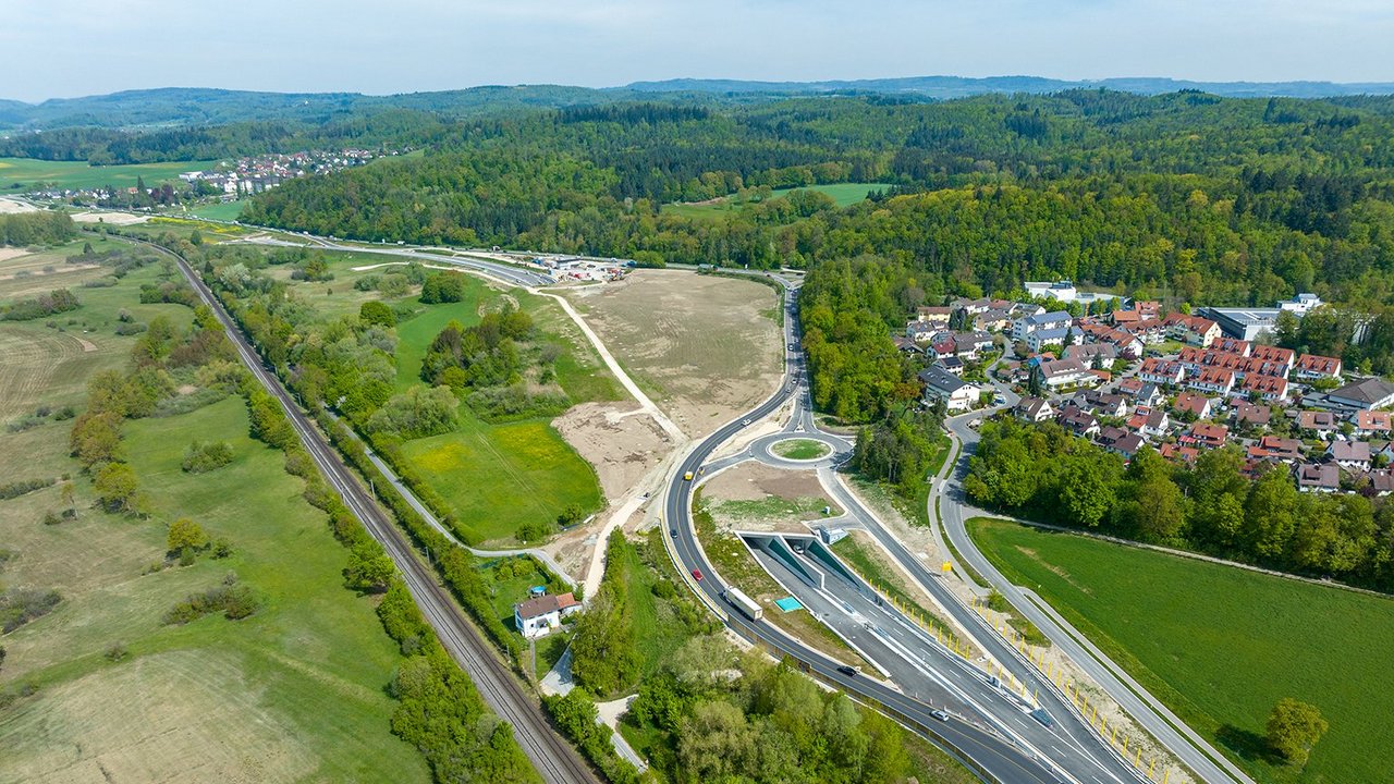 Luftaufnahme der B 33 bei Allensbach