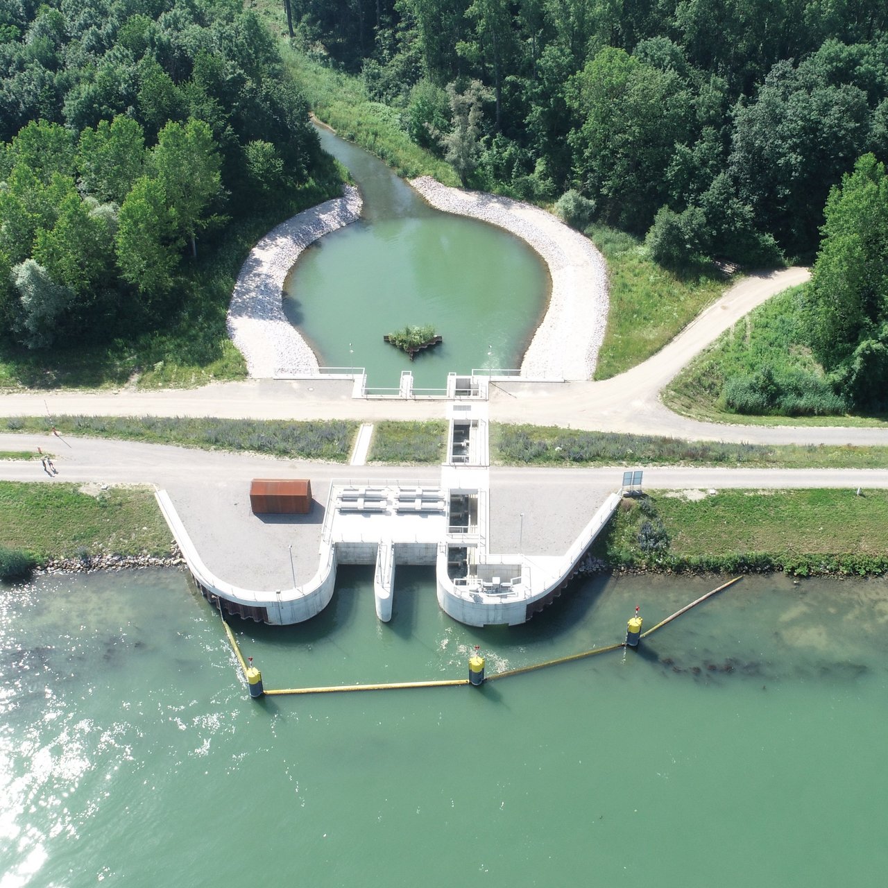 Rückhalteraum Elzmündung Einlassbauwerk fotografiert aus der Vogelperspektive