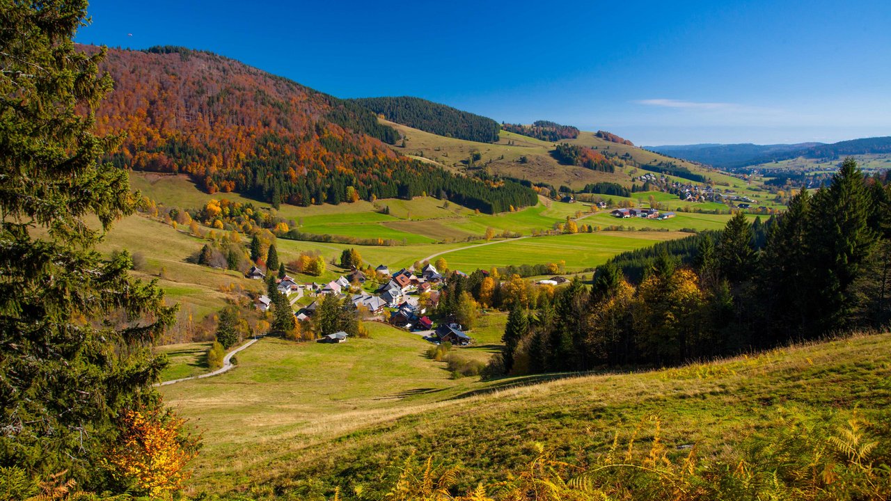 Bernau Hof Blick auf einen Bauernhof