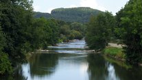 Fertiggestellte Lenkriegel von Tumringer Brücke flussaufwärts Fertiggestellte Lenkriegel von Tumringer Brücke flussaufwärts