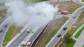 Eine Luftaufnahme einer Feuerwehrübung am Tunnel Waldsiedlung