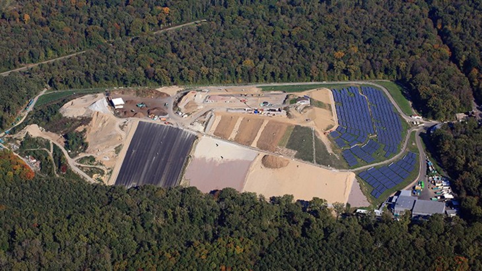 Luftaufnahme einer Deponie