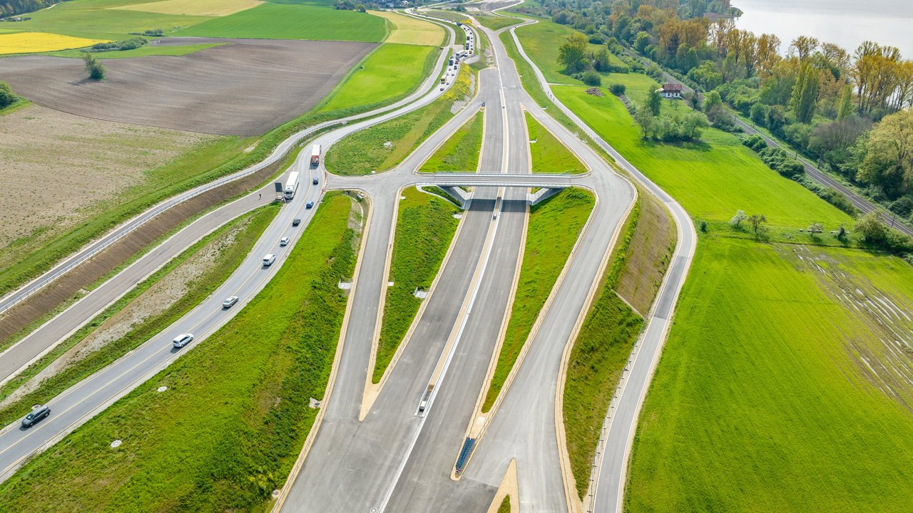 Neu- und Ausbau der Großbaustelle an der B 33 Bodensee mit Anschluss an die B 33