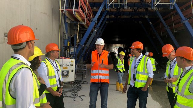 Regierungspräsident Carsten Gabbert auf der Baustelle des Tunnel Röhrenberg
