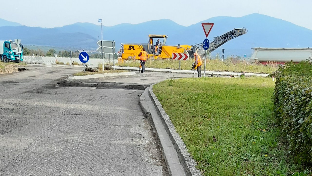 Asphaltarbeiten an der L 134 Straße