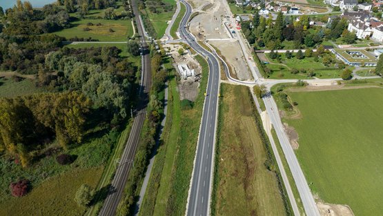 Luftbild der gesamten Baustelle: Das spätere Ostportal des Tunnel Hegne wird sich am unteren Bildrand befinden
