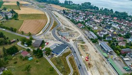 Bildmitte: Betriebsgebäude des Tunnel Röhrenberg