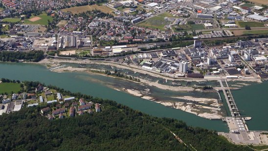 Luftaufnahme des Geländes von Evonik, einer Firma in Rheinfelden