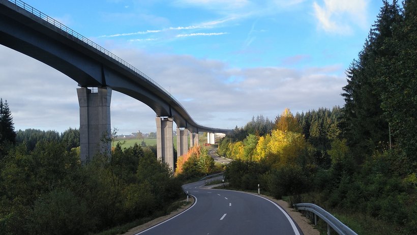 Gauchachtalbrücke von unten fotografiert