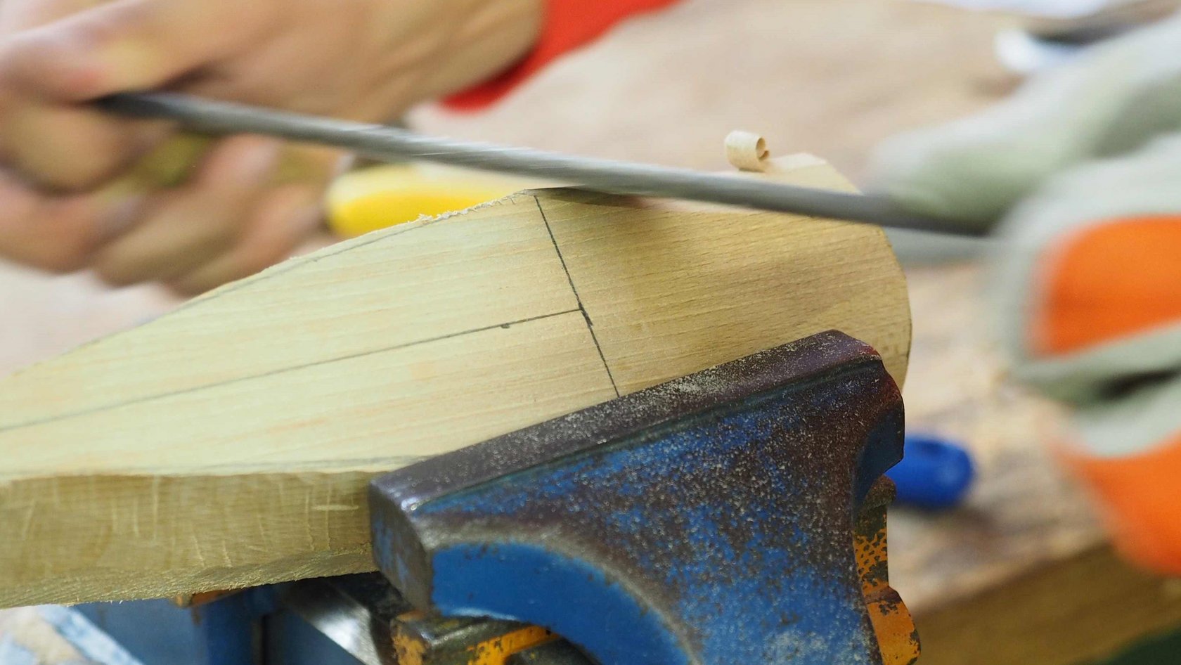 Holzarbeit mit Zieheisen Holzarbeit mit Zieheisen