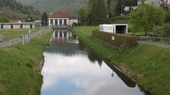 Wasserkraftwerk Fridingen mit Kanal