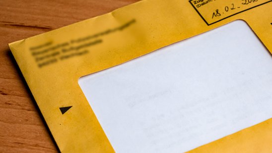 Gelber Briefumschlag