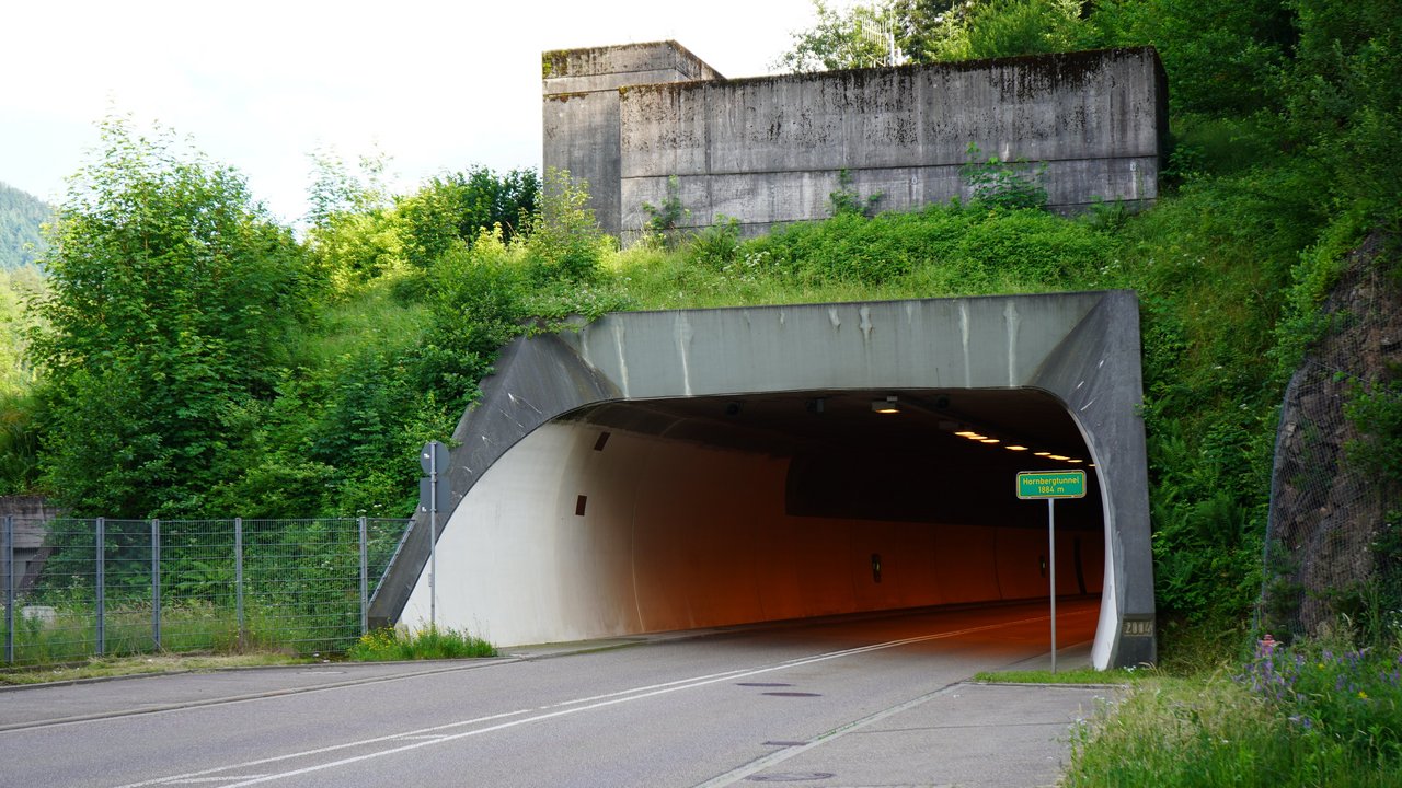 Einfahrt des Hornbergtunnels an der B 33