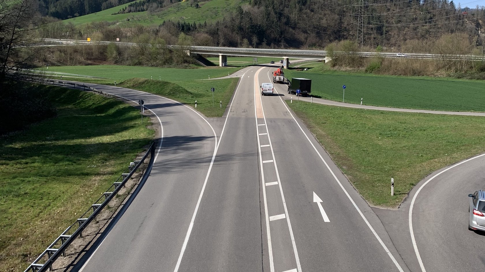 Foto der Fahrbahn B 33