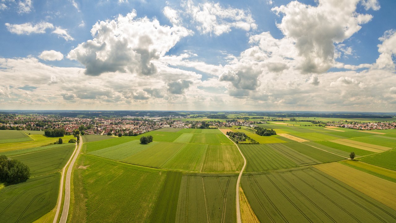 Blick auf landwirtschaftlich genutzte Felder Blick in die Landschaft