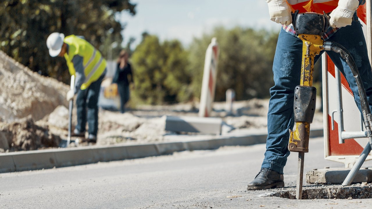 Arbeiten auf einer Straße