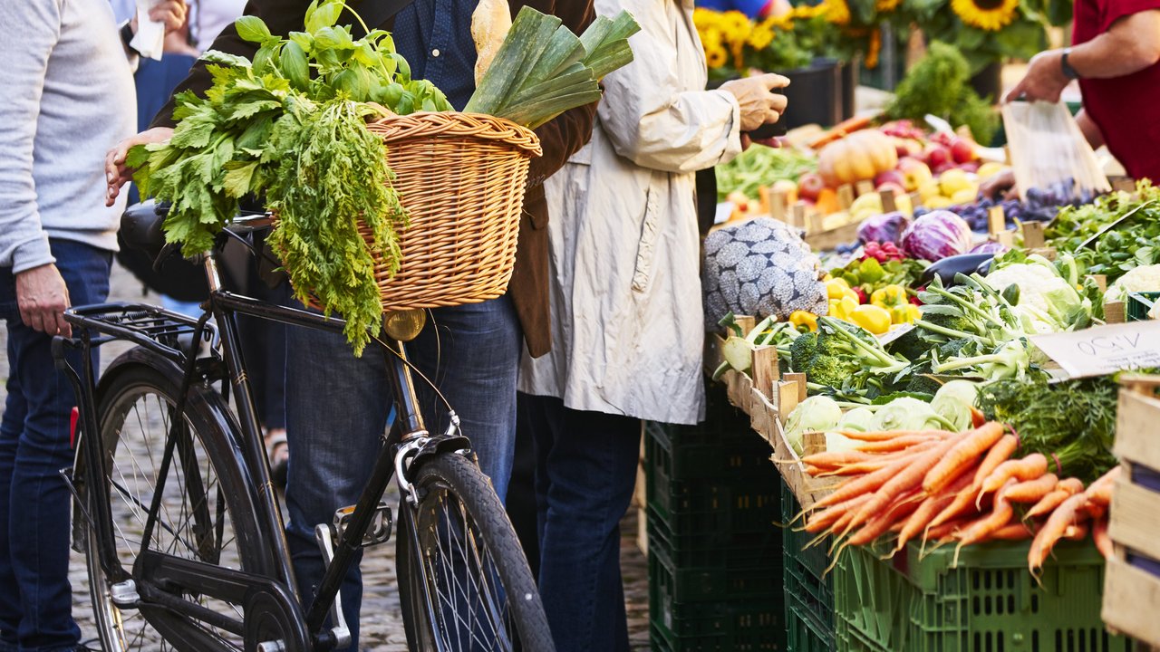 Markteinkauf Frischer Obst- und Gemüseeinkauf am Markt