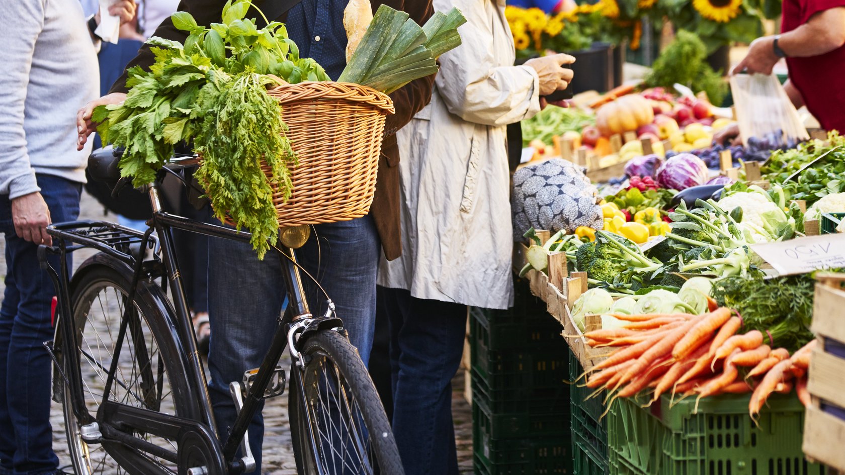Frischer Obst- und Gemüseeinkauf am Markt