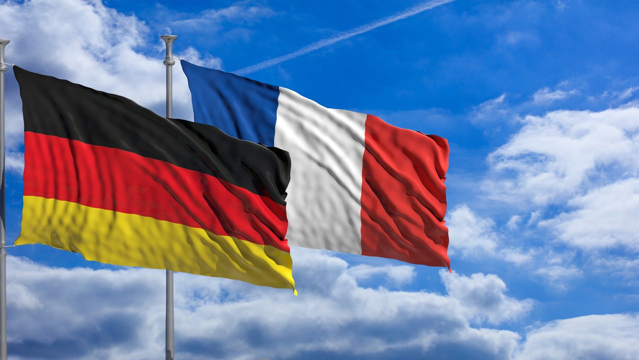Deutsche und französische Flagge