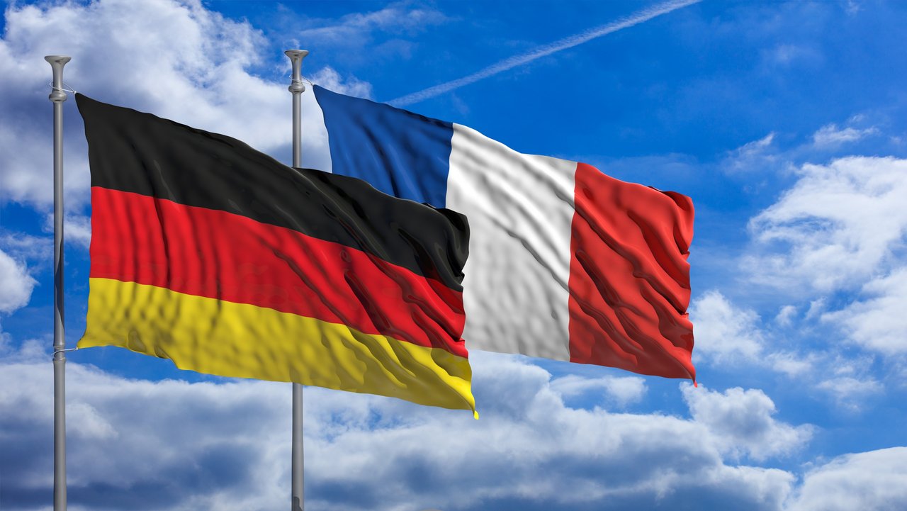 Deutsche und französische Flagge