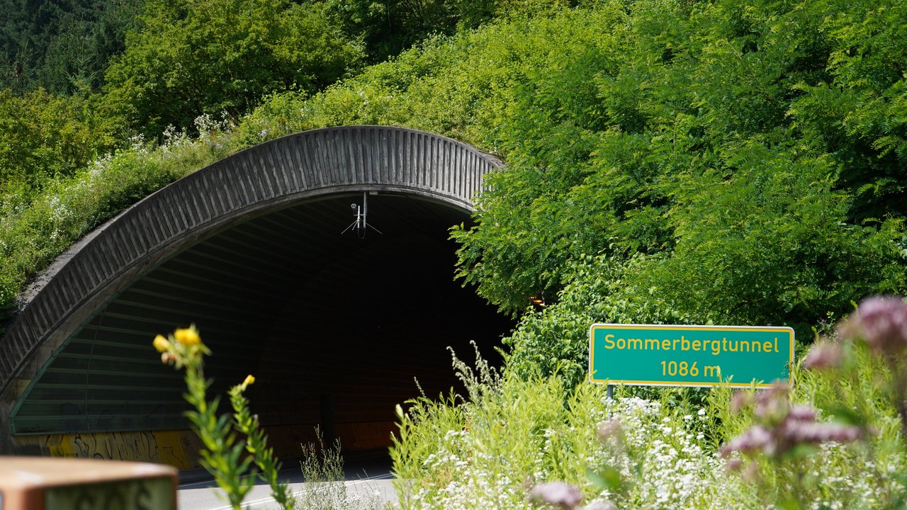 Einfahrt in den Tunnel