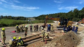 THW Übung auf B33-Baustelle