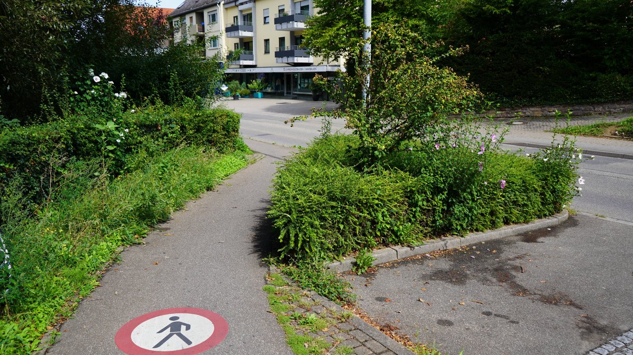 Aktuelle Fußgängersituation an der Ortsdurchfahrt Merzhausen Straße bei Merzhausen
