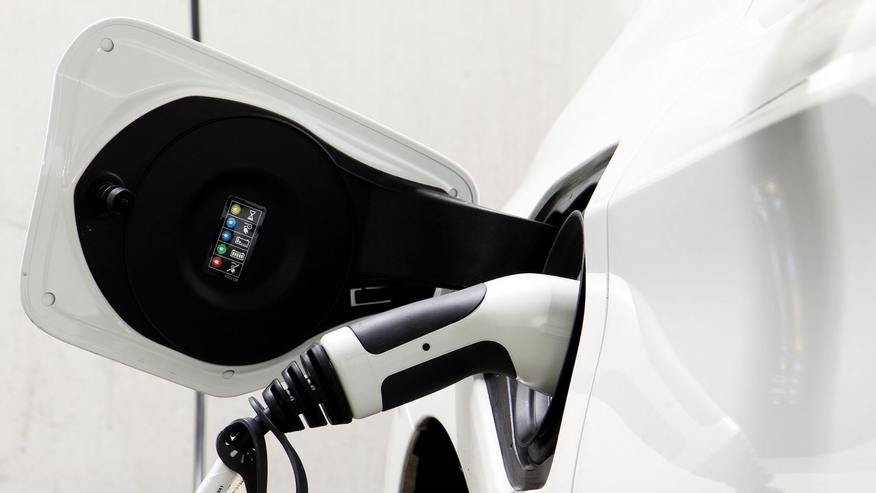 E-Auto wird geladen