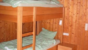 Wohnheimzimmer mit Betten