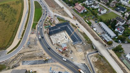 Luftbild der Baugrube für das unterirdische Betriebsgebäude