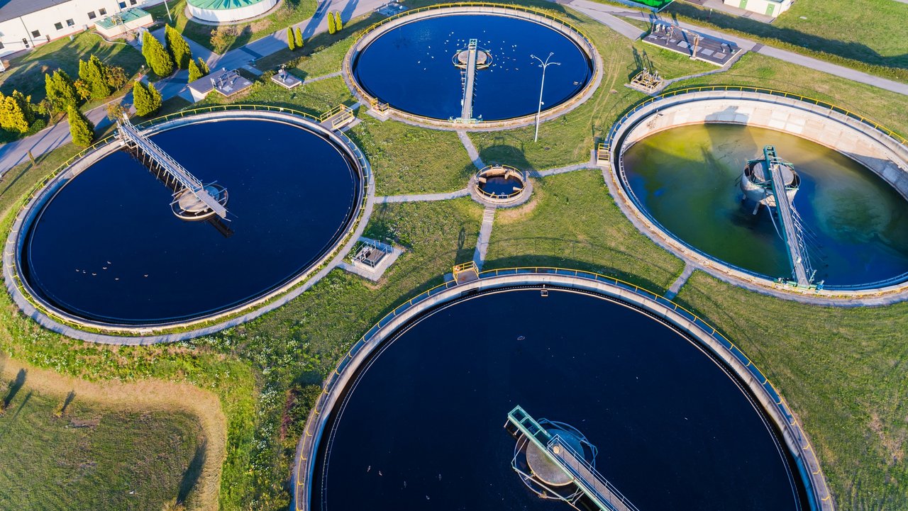 Referat 54.3 - Industrie/ Kommunen Schwerpunkt Abwasser Kläranlage aus der Luft fotografiert
