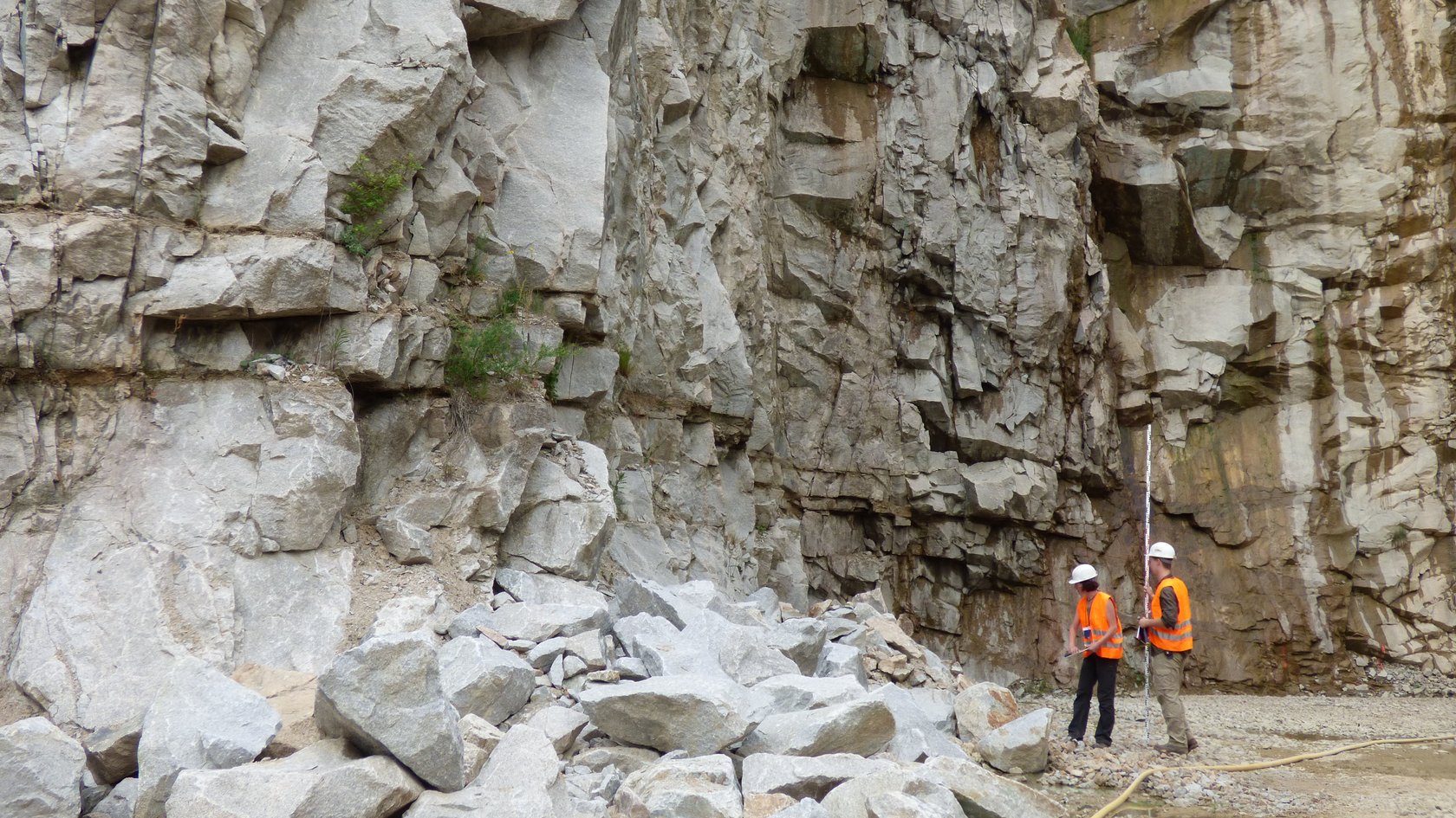 Das Bild zeigt Untersuchungen an Granit