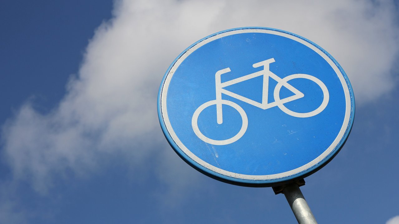 Radweg-Straßenschild