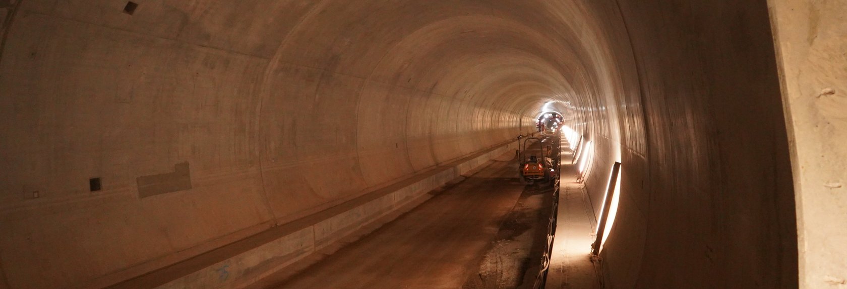 Tunnelröhre des Brandbergtunnels im Bau