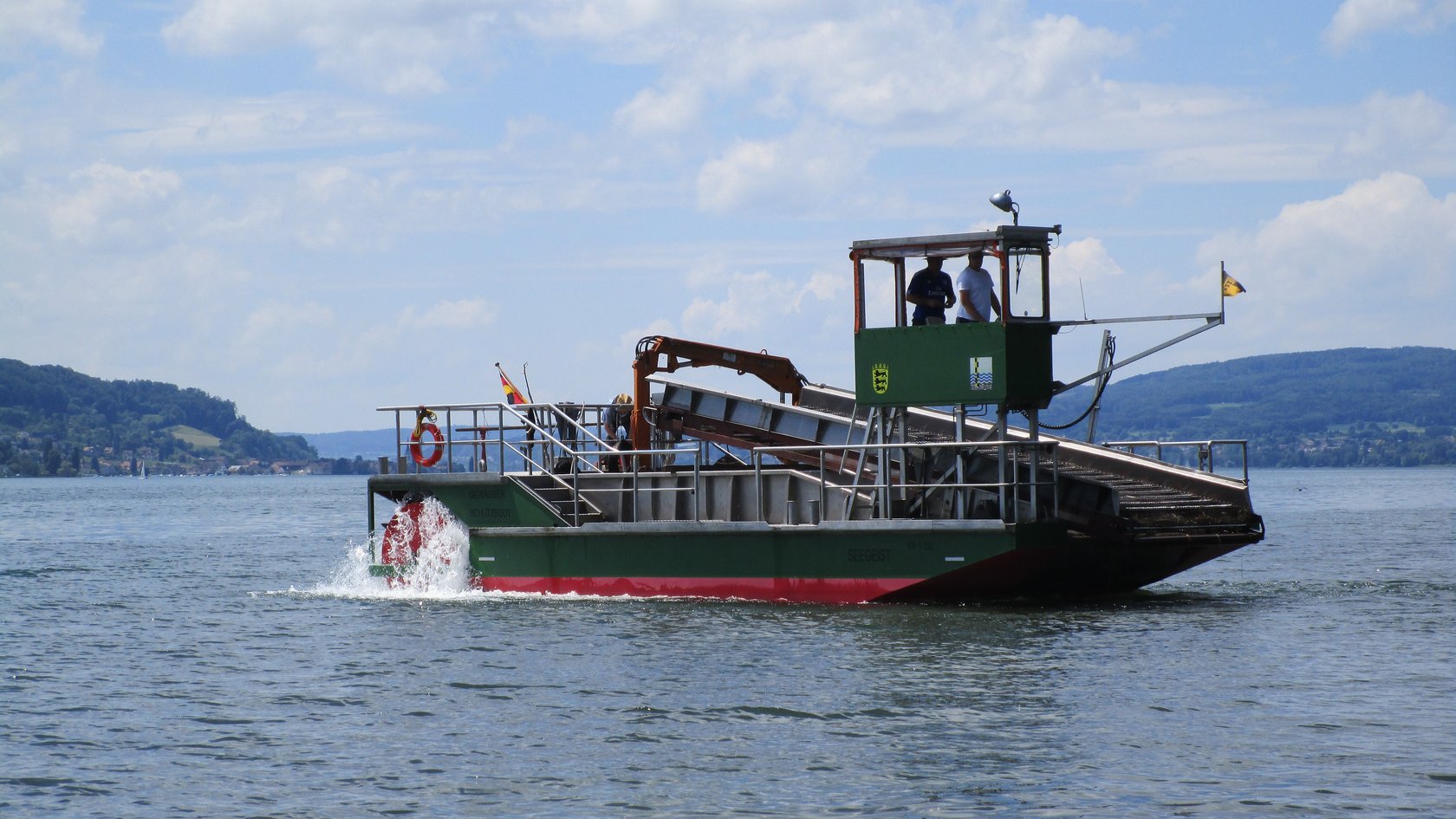 Das Arbeitsboot Seegeist im Einsatz auf dem Bodensee