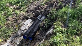 Leitungsrohre im Hang