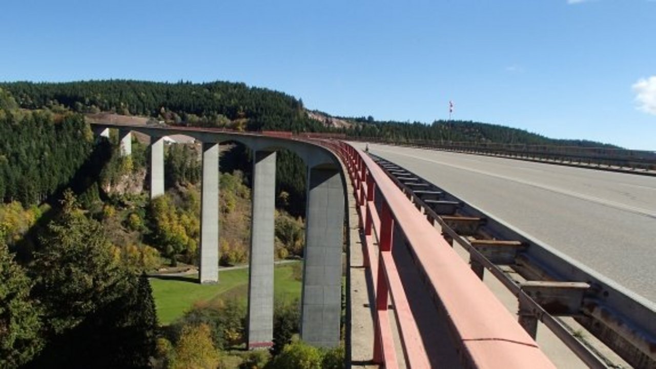 Gutachtalbrücke Seitenansicht