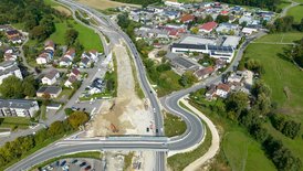 Da war doch mal was – die Brücke über die Kaltbrunner Straße („hinter“ der Behelfsbrücke) ist komplett abgebrochen