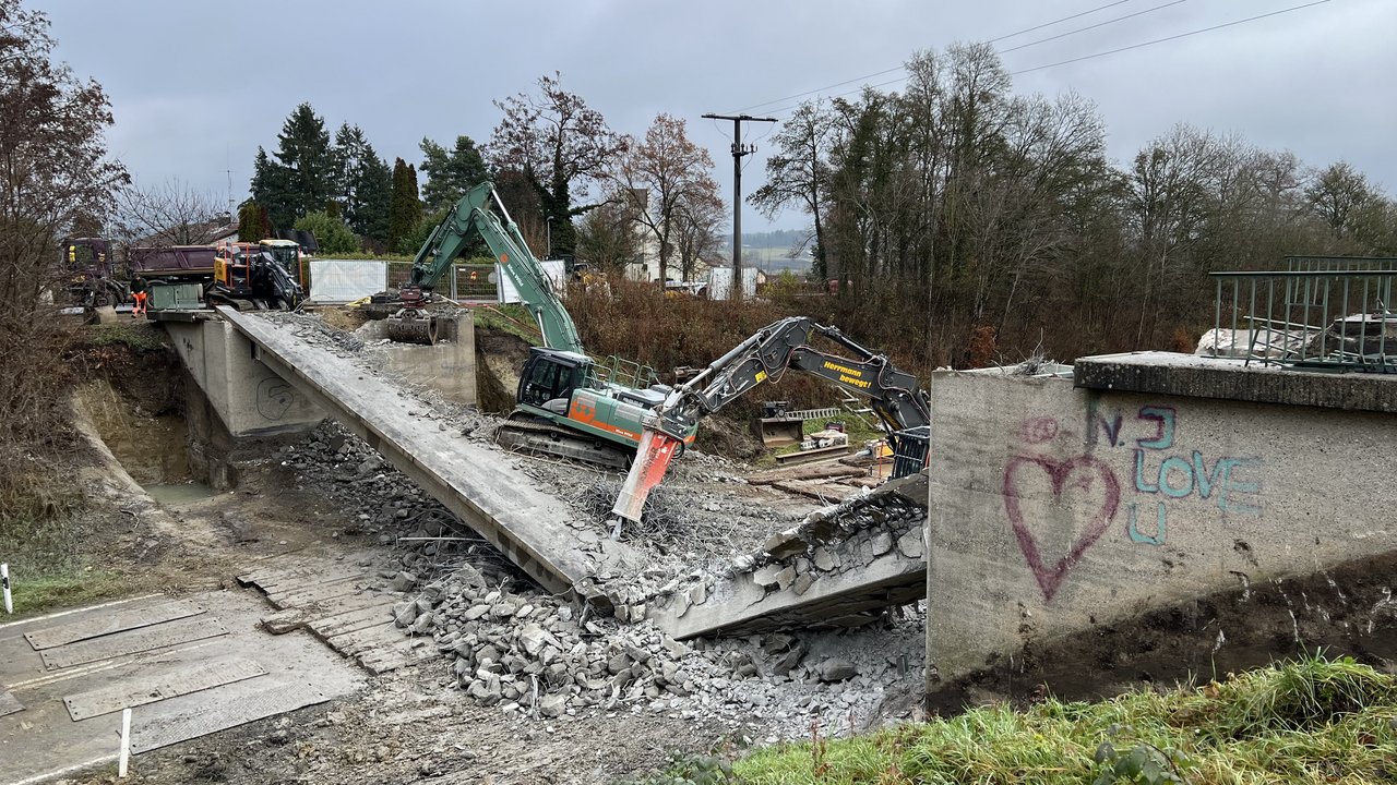 die alte Brücke wird abgerissen