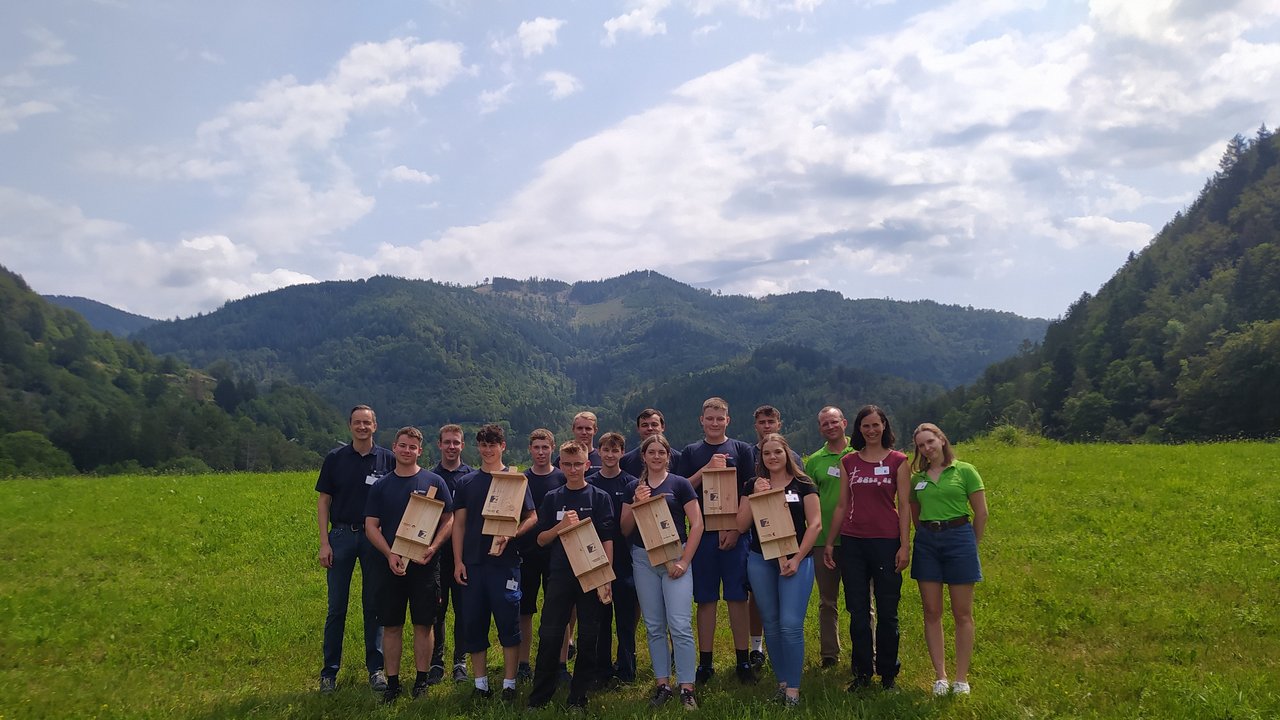 Die Azubis der Zahoransky AG bauten Nistkästen für Fledermäuse in Eigenregie.
