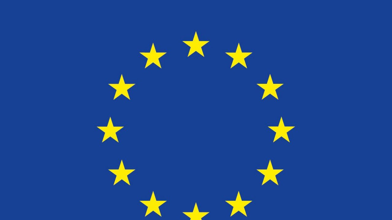 Logo EU Kreis aus gelben Sternen auf blauem Hintergrund